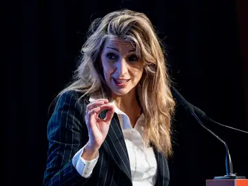 Yolanda Díaz carga contra Von der Leyen y le exige “defender la legalidad internacional”: “Lo otro es una barbarie” Yolanda Díaz carga contra Von der Leyen y le exige “defender la legalidad internacional”: “Lo otro es una barbarie”