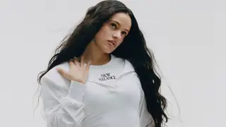 Rosalía en la campaña de New Balance para las zapatillas 204L Rosalía en la campaña de New Balance para las zapatillas 204L