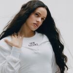 Rosal&iacute;a en la campa&ntilde;a de New Balance para las zapatillas 204L