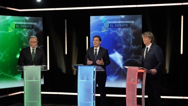 Poll&aacute;n, Ma&ntilde;ueco y Carlos Mart&iacute;nez durante el debate