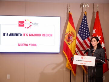 NUEVA YORK (ESTADOS UNIDOS), 10/03/2026.- La presidenta de la Comunidad de Madrid, Isabel D&iacute;az Ayuso, en el marco de un encuentro organizado por Invest in Madrid en la tercera jornada de su viaje institucional a Estados Unidos, ha presentado hoy en Nueva York (EE.UU), 13 proyectos estrat&eacute;gicos en la regi&oacute;n de inter&eacute;s para empresarios, fondos de inversi&oacute;n y startups norteamericanos, y animarlos de esta manera a seguir poniendo sus ojos en la regi&oacute;n capital de Espa&ntilde;a y al servicio de todos....