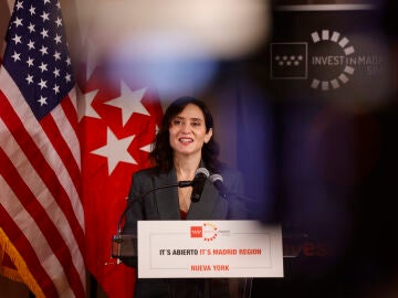 NUEVA YORK (ESTADOS UNIDOS), 10/03/2026.- La presidenta de la Comunidad de Madrid, Isabel D&iacute;az Ayuso, en el marco de un encuentro organizado por Invest in Madrid en la tercera jornada de su viaje institucional a Estados Unidos, ha presentado hoy en Nueva York (EE.UU), 13 proyectos estrat&eacute;gicos en la regi&oacute;n de inter&eacute;s para empresarios, fondos de inversi&oacute;n y startups norteamericanos, y animarlos de esta manera a seguir poniendo sus ojos en la regi&oacute;n capital de Espa&ntilde;a y al servicio de todos....