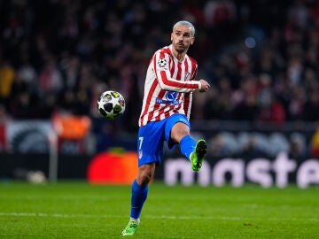 Antoine Griezmann of Atletico de Madrid plays the ball during the UEFA Champions League 2025/26 Round of 16 First Leg match between Atletico de Madrid and Tottenham Hotspur at Riyadh Air Metropolitano on March 10, 2026, in Madrid, Spain.AFP7 10/03/2026 ONLY FOR USE IN SPAIN