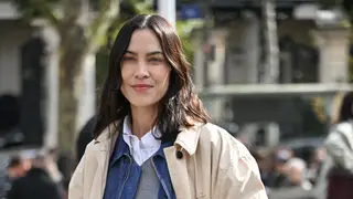 Alexia Chung con look con vaqueros. Alexia Chung con look con vaqueros.