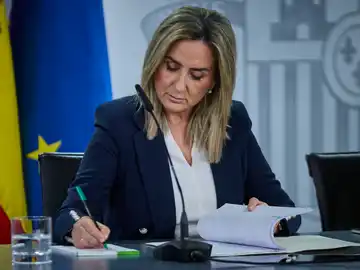 La ministra de Educación, Formación Profesional y Deportes, Milagros Tolón; la vicepresidenta tercera y minist La ministra de Educación, Formación Profesional y Deportes, Milagros Tolón; la vicepresidenta tercera y ministra para la Transición Ecológica y el Reto Demográfico, Sara Aagesen; la ministra de Inclusión, Seguridad Social y Migraciones y portavoz del Gobierno, Elma Saiz, y el ministro de Asuntos Exteriores, Unión Europea y Cooperación, José Manuel Albares, ofrecen una rueda de prensa posterior a la reunión del Consejo de Ministros, este martes, en Madrid © Alberto R. Roldán / Diario La Razón....