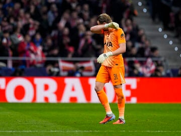 Antonin Kinsky of Tottenham Hotspur gestures during the UEFA Champions League 2025/26 Round of 16 First Leg match between Atletico de Madrid and Tottenham Hotspur at Riyadh Air Metropolitano on March 10, 2026, in Madrid, Spain.AFP7 10/03/2026 ONLY FOR USE IN SPAIN