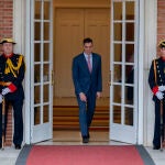 S&aacute;nchez extiende su plant&oacute;n a la Conferencia de Presidentes y se aproxima al a&ntilde;o en blanco