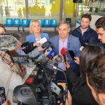  La candidata del Partido Popular por la provincia de Zamora a las Cortes de Castilla y Le&oacute;n, Leticia Garc&iacute;a S&aacute;nchez, y el tambi&eacute;n candidato Juan del Canto Sevillano, acompa&ntilde;ados por el consejero de Movilidad y Transformaci&oacute;n Digital de la Junta de Castilla y Le&oacute;n, Jos&eacute; Luis Sanz Merino, han utilizado la tarjeta Buscyl en un trayecto entre Morales del Vino y la capital zamorana