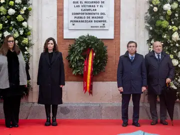 MADRID.-Un homenaje en Sol y ofrendas florales en distintos puntos de Madrid recuerdan un año más a las víctimas del 11M MADRID.-Un homenaje en Sol y ofrendas florales en distintos puntos de Madrid recuerdan un año más a las víctimas del 11M