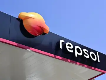 Repsol invertirá un máximo de 10.000 millones hasta 2028 y repartirá 3.600 millones en dividendos en efectivo Repsol invertirá un máximo de 10.000 millones hasta 2028 y repartirá 3.600 millones en dividendos en efectivo