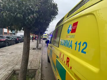 Fallece un peatón en silla de ruedas atropellado por un camión que maniobraba marcha atrás en Campo Real Imagen de una ambulancia del SAMUR112 en Campo RealREMITIDA / HANDOUT por EMERGENCIAS 112 COMUNIDAD DE MADRIDFotografía remitida a medios de comunicación exclusivamente para ilustrar la noticia a la que hace referencia la imagen, y citando la procedencia de la imagen en la firma10/03/2026