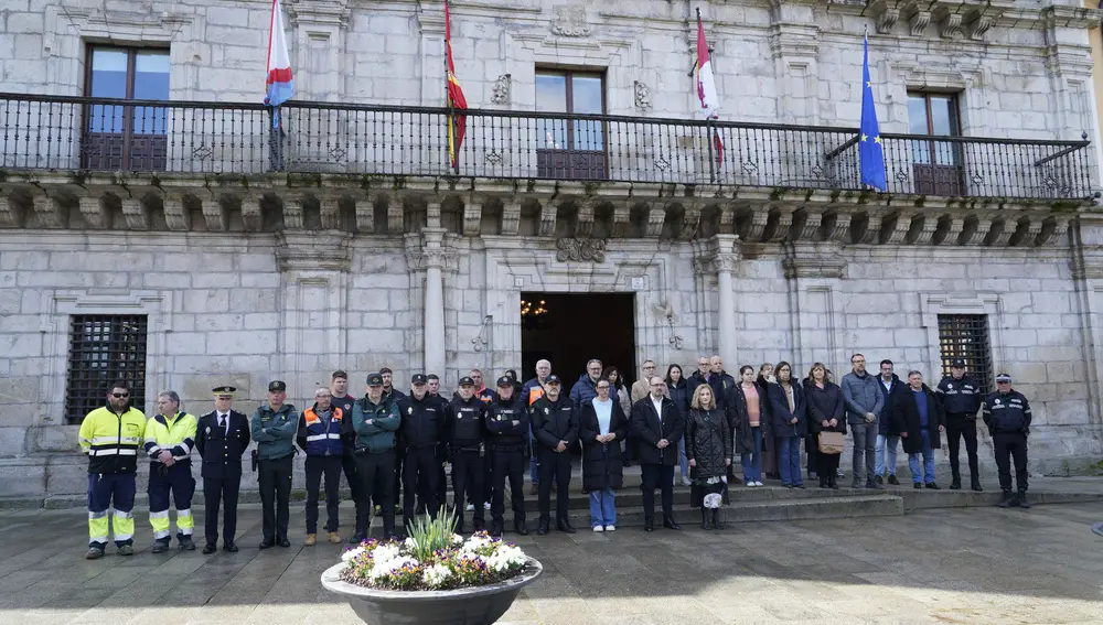 Concentración a las puertas del Ayuntamiento de Ponferrada
