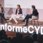 Ana Bot&iacute;n junto al f&iacute;sico y neurocient&iacute;fico Mariano Sigman (a su izq.) y el periodista y escritor Rub&eacute;n Am&oacute;n