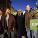  El presidente de Vox, Santiago Abascal, y el candidato a la Presidencia de la Junta por la formaci&oacute;n, Carlos Poll&aacute;n, durante el mit&iacute;n