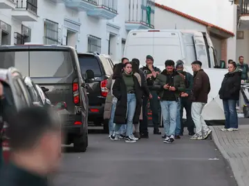 La Guardia Civil encuentra restos óseos en la búsqueda de Francisca Cadenas en Hornachos HORNACHOS (BADAJOZ), 11/03/2026.- La Guardia Civil ha encontrado restos óseos, por el momento sin identificar, en el registro de una vivienda en el marco de la investigación de la desaparición de Francisca Cadenas en la localidad de Hornachos (Badajoz) en 2017. EFE/Jero Morales