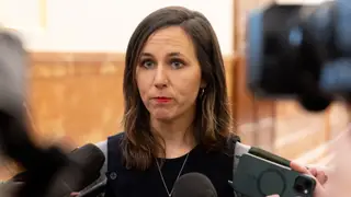 Detienen a dos hombres por amenazas de muerte y acoso a Ione Belarra Detienen a dos hombres por amenazas de muerte y acoso a Ione Belarra