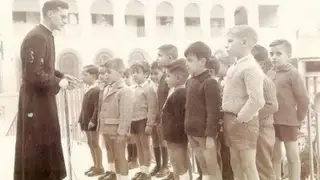 Por qué a las personas que crecieron en las décadas de 1960 y 1970 les cuesta tanto pedir ayuda según la psicología Por qué a las personas que crecieron en las décadas de 1960 y 1970 les cuesta tanto pedir ayuda según la psicología