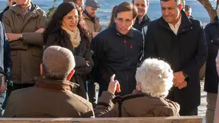 Almeida junto a Carlos García y Cristina Sanchidrián Almeida junto a Carlos García y Cristina Sanchidrián