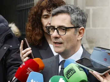 El ministro de Justicia, Félix Bolaños, en la capilla ardiente de Raúl del Pozo. El ministro de Justicia, Félix Bolaños, en la capilla ardiente de Raúl del Pozo.