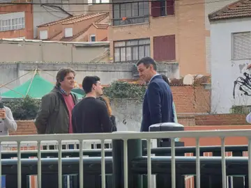 Pedro Sánchez junto al alcalde Javier Ayala, en Fuenlabrada Pedro Sánchez junto al alcalde Javier Ayala, en Fuenlabrada