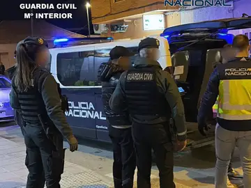 Sucesos.- Dos detenidos por órdenes judiciales en un operativo policial en locales de ocio de Torre Pacheco y San Javier Imagen de uno de los detenidos en el marco de un operativo policial en locales de ocio de Torre Pacheco y San Javier REMITIDA / HANDOUT por POLICÍA NACIONAL Fotografía remitida a medios de comunicación exclusivamente para ilustrar la noticia a la que hace referencia la imagen, y citando la procedencia de la imagen en la firma 13/03/2026