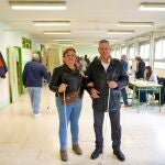Concepci&oacute;n De Castro y Miguel &Aacute;ngel Fern&aacute;ndez, ejercen su derecho al voto