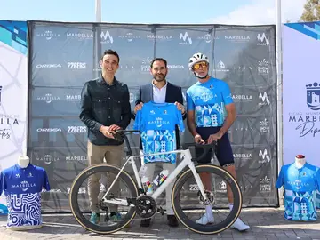 Luis Ángel Maté, a la izquierda, en la presentación del Marbella Cycling Weekend Luis Ángel Maté, a la izquierda, en la presentación del Marbella Cycling Weekend
