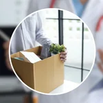 30.000 euros de indemnización para una mujer despedida por teléfono tras 17 años y 530 contratos temporales para la misma empresa