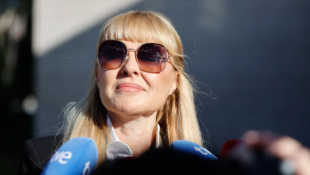 Familiares y amigos despiden a Gemma Cuervo