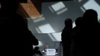 Votantes en un colegio electoral durante la jornada de ayer VALLADOLID, 15/03/2026.- Los ciudadanos de Castilla y León están llamados a las urnas para elegir a sus representantes en el Parlamento autonómico, en una jornada electoral marcada por la incertidumbre. EFE/Nacho Gallego
