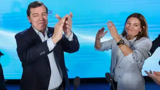 Alfonso Fernández Mañueco celebra los resultados electorales en Salamanca SALAMANCA, 15/03/2026.- El candidato del PP a la presidencia de Castilla y León Alfonso Fernández Mañueco celebra los resultados electorales tras los comicios castellanoleoneses, hoy domingo en la sede popular en Salamanca. EFE/JMGARCIA