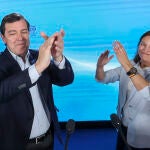 Alfonso Fern&aacute;ndez Ma&ntilde;ueco celebra los resultados electorales en Salamanca