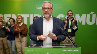 Resultados electorales VOX VALLADOLID, 15/03/2026.- El candidato de VOX a la presidencia de la Junta de Castilla y León, Carlos Pollán, comparece ante los medios tras conocer los resultados de las elecciones castellanoleonesas, hoy domingo en Valladolid. Vox ha conseguido 14 escaños. EFE/Nacho Gallego