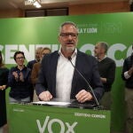 El candidato de VOX a la presidencia de Castilla y Le&oacute;n, Carlos Poll&aacute;n, en el AC Hotel Palacio de Santa Ana, Arroyo de la Encomienda (Valladolid) donde ha seguido el resultado de las elecciones
