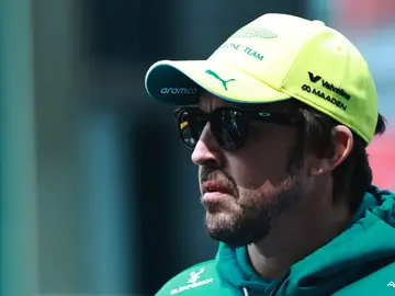 Formula One Chinese Grand Prix - Race SHANGHAI (China), 15/03/2026.- Aston Martin driver Fernando Alonso of Spain looks on during the drivers parade before the Formula 1 Chinese Grand Prix, in Shanghai, China, 15 March 2026. The 2026 Formula 1 Chinese Grand Prix will be held at the Shanghai International Circuit racetrack on 15 March. (Fórmula Uno, España) EFE/EPA/ALEX PLAVEVSKI