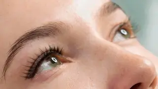 La nueva tendencia de maquillaje que va a reemplazar al delineador de ojos negro La nueva tendencia de maquillaje que va a reemplazar al delineador de ojos negro