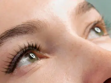 El linfoma vítreoretiniano es un cáncer poco común que comienza dentro del ojo. La nueva tendencia de maquillaje que va a reemplazar al delineador de ojos negro