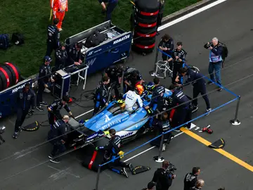 F1 - CHINESE GRAND PRIX 2026 55 SAINZ Carlos (spa), Williams Racing FW48, grid mechanic, mecanicien, mechanics during the Formula 1 Heineken Chinese Grand Prix 2026, 2nd round of the 2026 Formula One World Championship from March 13 to 15, 2026 on the Shanghai International Circuit, in Shanghai, China - Photo Florent Gooden / DPPI AFP7 15/03/2026 ONLY FOR USE IN SPAIN