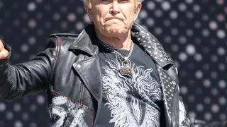 El secreto familiar de Billy Idol sale a la luz por un regalo de Navidad El secreto familiar de Billy Idol sale a la luz por un regalo de Navidad