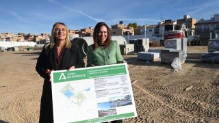 La alcaldesa de Granada, Marifr&aacute;n Carazo, y la consejera de Fomento, Roc&iacute;o D&iacute;az.