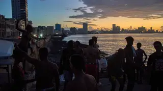 Cuba Blackout People watch the sunset from the Malecón during a blackout in Havana, Monday, March 16, 2026. (AP Photo/Ramon Espinosa)