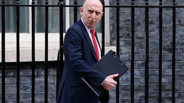 LONDON (United Kingdom), 17/03/2026.- Britain's Secretary of State for Defence John Healy leaves from the weekly cabinet meeting at 10 Downing Street in London, Britain, 17 March 2026. (Reino Unido, Londres) EFE/EPA/DAVID CLIFF 
