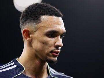 MANCHESTER (United Kingdom), 17/03/2026.- Trent Alexander-Arnold of Real Madrid looks on during the UEFA Champions League Round of 16 2nd leg match between Manchester City and Real Madrid in Manchester, Great Britain, 17 March 2026. (Liga de Campeones, Gran Breta&ntilde;a, Reino Unido) EFE/EPA/ADAM VAUGHAN 