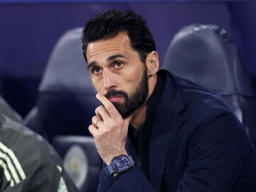 MANCHESTER (United Kingdom), 17/03/2026.- Real Madrid head coach Alvaro Arbeloa looks on before the UEFA Champions League Round of 16 2nd leg match between Manchester City and Real Madrid in Manchester, Great Britain, 17 March 2026. (Liga de Campeones, Gran Breta&ntilde;a, Reino Unido) EFE/EPA/ADAM VAUGHAN 