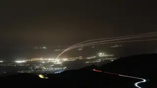 Undisclosed (Israel), 11/03/2026.- Israel's air defense systems intercept projectiles over northern Israel, as seen from Upper Galilee in northern Israel, 11 March 2026. The Israeli military reported that it detected missiles launched from Iran and Lebanon's Hezbollah following earlier US and Israeli strikes. (Líbano, Hizbulá/Hezbolá) EFE/EPA/ATEF SAFADI Undisclosed (Israel), 11/03/2026.- Israel's air defense systems intercept projectiles over northern Israel, as seen from Upper Galilee in northern Israel, 11 March 2026. The Israeli military reported that it detected missiles launched from Iran and Lebanon's Hezbollah following earlier US and Israeli strikes. (Líbano, Hizbulá/Hezbolá) EFE/EPA/ATEF SAFADI