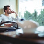 La psicolog&iacute;a explica por qu&eacute; las personas con alta inteligencia experimentan una mayor sensaci&oacute;n de soledad