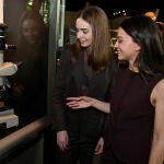 Las becadas Jana Bagan y Catalina Vela investigan contra el c&aacute;ncer