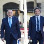 El ex director general de Carreteras, Javier Herrero (i), a su llegada a declarar como imputado por el &lsquo;caso Koldo&rsquo; en la Audiencia Nacional