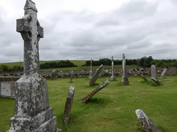 Imagen de archivo de una cruz en un cementerio. Imagen de archivo de una cruz en un cementerio.