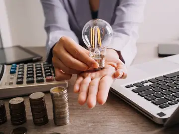 Subidón en la luz en España y una pregunta clave: ¿Qué tarifas salen este mes más baratas? Tarifas de luz